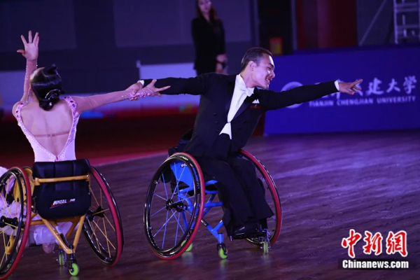 นักเต้นรำดีเด่นบนวีลแชร์：แม้ผมเดินไม่ได้ แต่ผมเต้นรำได้_fororder_13545272309207202164