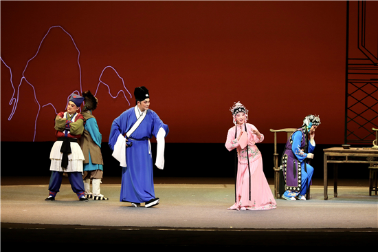 桂剧马前泼水登上戏剧梅花奖竞演舞台引关注