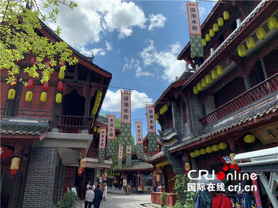 小城发展看璧山丨云巴穿行“公园之城” 筑起生态宜居之路_fororder_1_副本