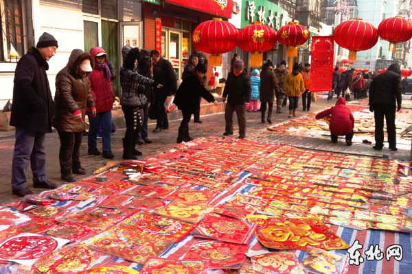 鎮(zhèn)上年貨街 引來城里人