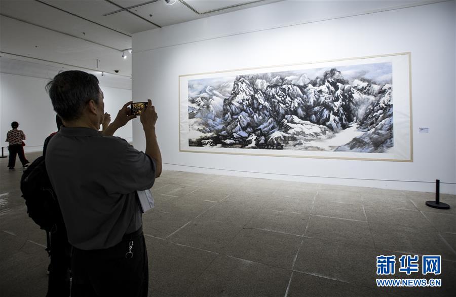 “江山四季——秦岭中国画作品展”在湖北美术馆举行