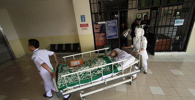 印尼"树人"抱憾去世 至死未能治愈怪病(组图)