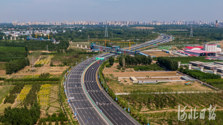 北京大兴国际机场北线高速廊坊段正式通车