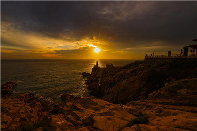 成山头：朝霞映海美若画