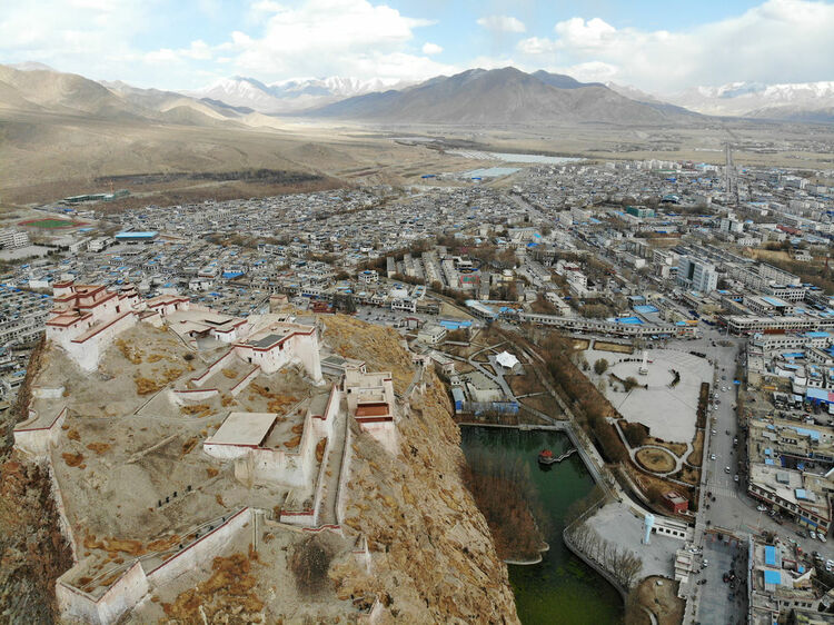新华全媒 丨70年,英雄城换了人间——西藏江孜宗山脚下的瞻思