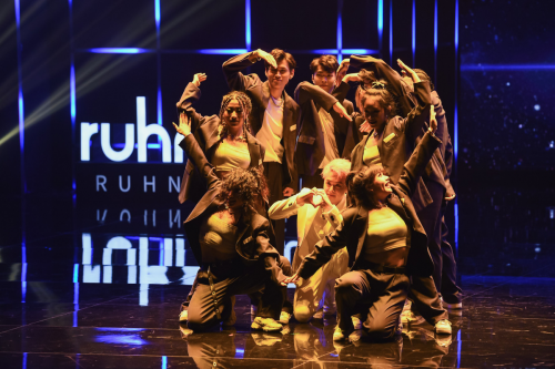 数字与时尚结合，如涵盛典点亮夜钱塘