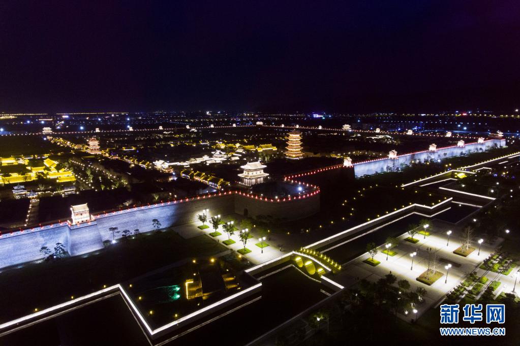 不夜“鳳凰城”