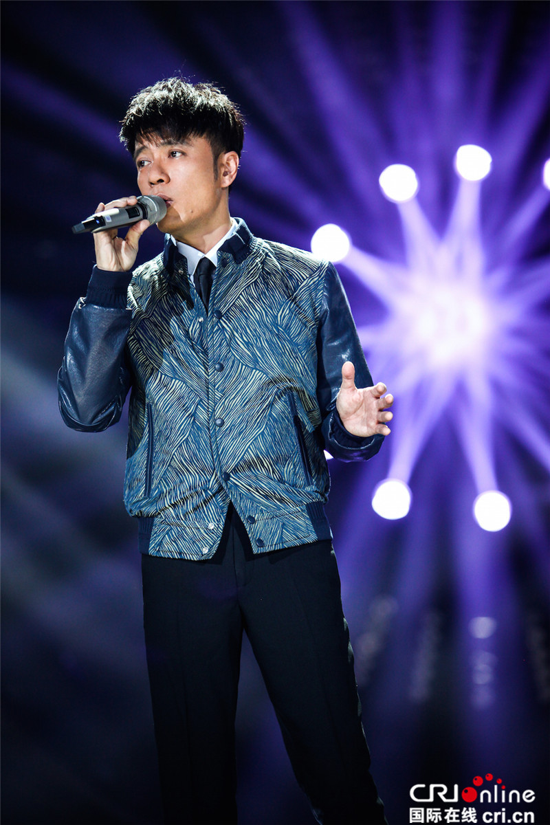 《我是歌手4》张信哲补位 黄致列秀"十八般舞艺"