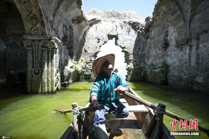 Bala’in fari ya sa wata majami'a ta fito daga cikin ruwa_fororder_5ae3465b8f7e4f089b8b3e0b5c01b41e