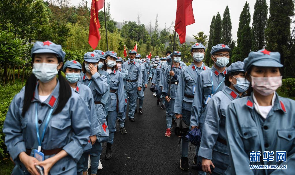 广西：“打卡”红色基地 传承红色基因