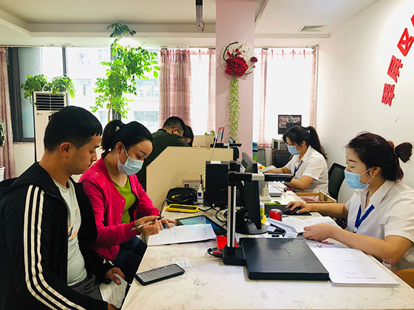 “5·20”宜宾翠屏区结婚登记迎来“小高峰”_fororder_现场办理