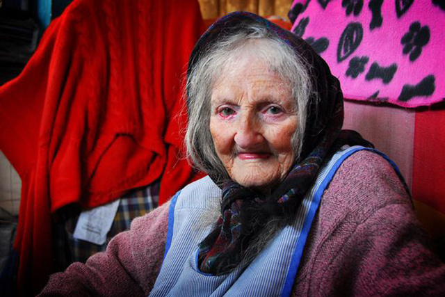 英国87岁老奶奶因收藏品太多要被赶出家门(组图)