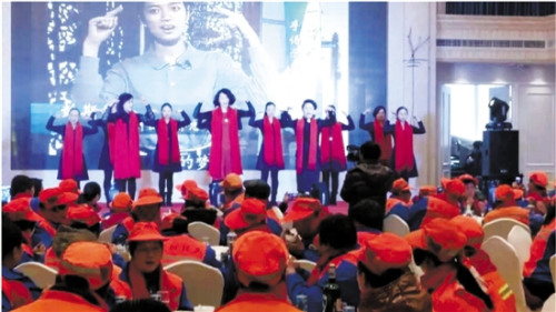 浙江公益组织邀200名环卫工人吃年夜饭