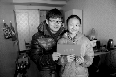 父亲患病母亲离家 12岁女童独自挑起重担(图)