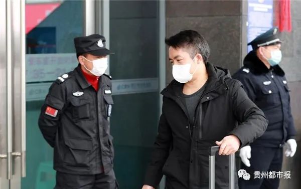 39岁男护士湖北归来，3岁女儿懵了：你是谁？