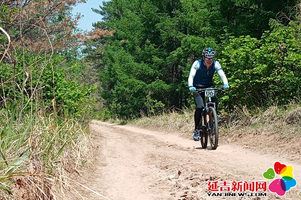 “可喜安”杯山地自行车火热开赛 200名选手骑行展英姿