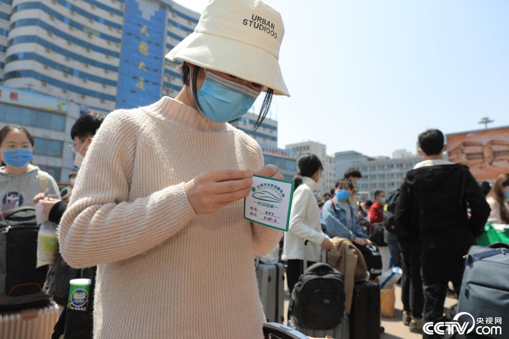 【共同戰疫】發車了！臥鋪專列送大學生返疆複學