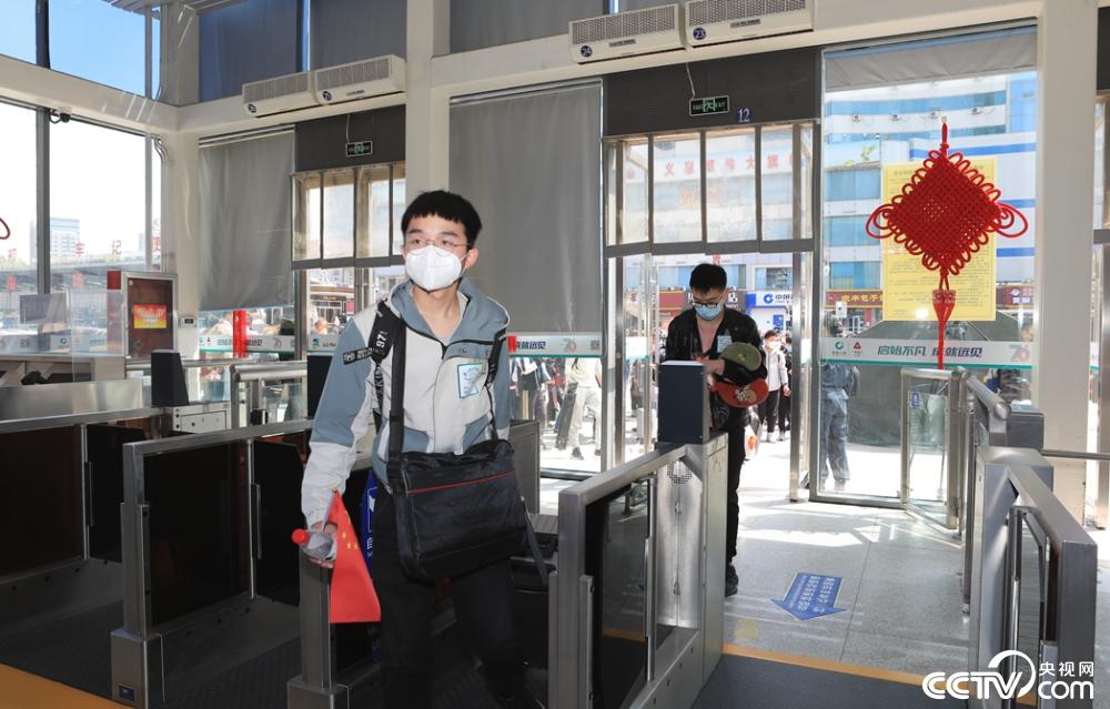 【共同戰疫】發車了！臥鋪專列送大學生返疆複學
