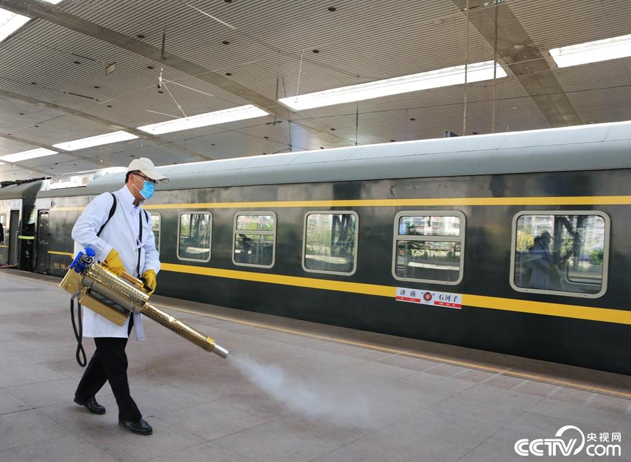 【共同戰疫】發車了！臥鋪專列送大學生返疆複學
