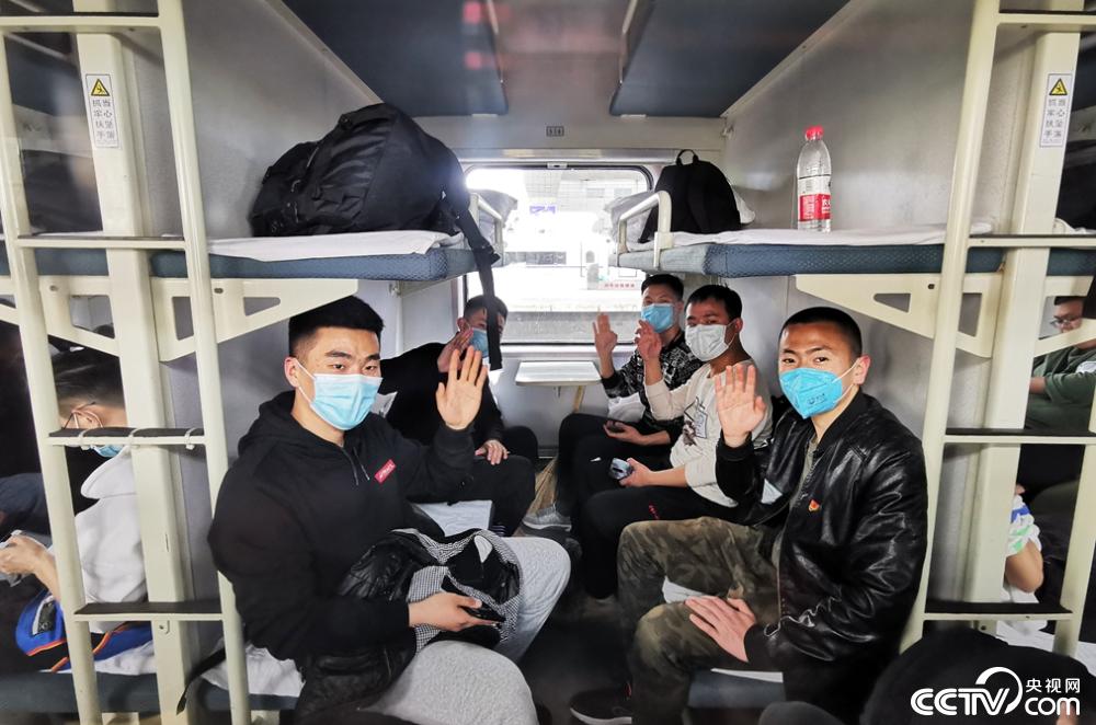 【共同戰疫】發車了！臥鋪專列送大學生返疆複學