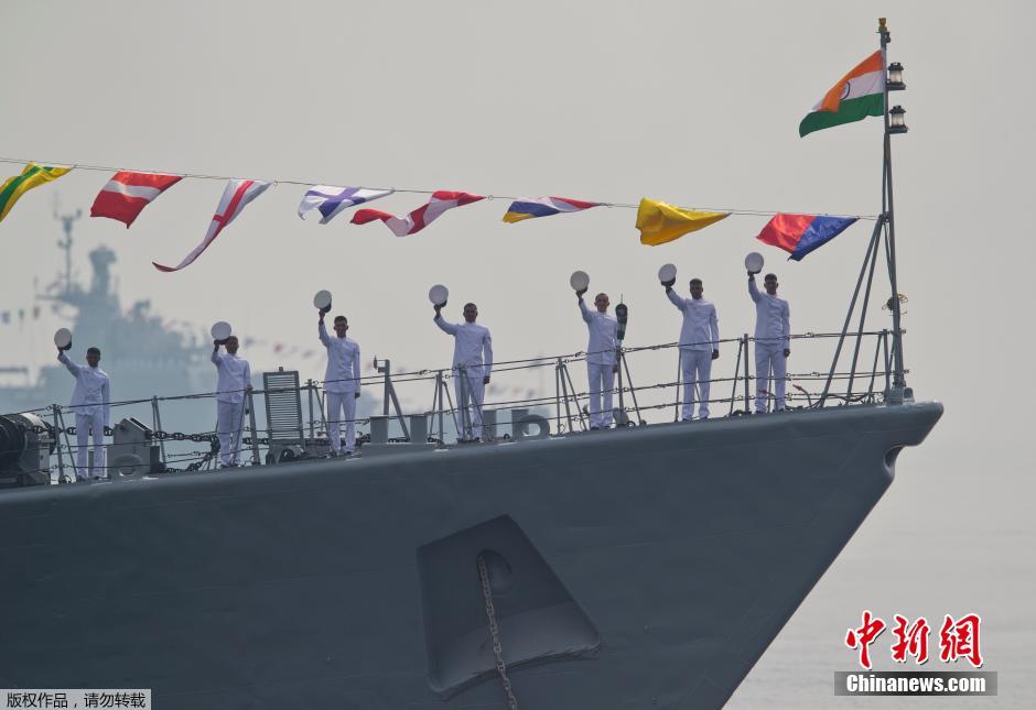 印度举行国际海上阅舰式 近90艘战舰参加