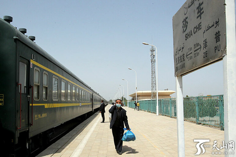 60 yaşındaki Abdureşit’in “Tren Pazarı”ndaki tezgâhı_fororder_0524kul2021 resim
