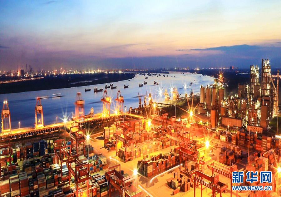 一派繁忙阳逻港 “黄金水道”活力足