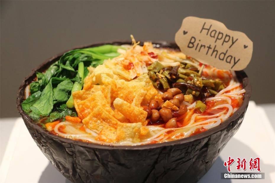 異次元コラボ！タニシ麺で作った衝撃のケーキ_fororder_FOREIGN202106031427000132615548774