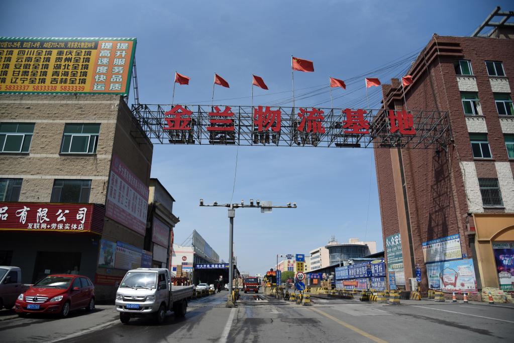 这是4月14日拍摄的临沂市兰山区的山东金兰物流基地.