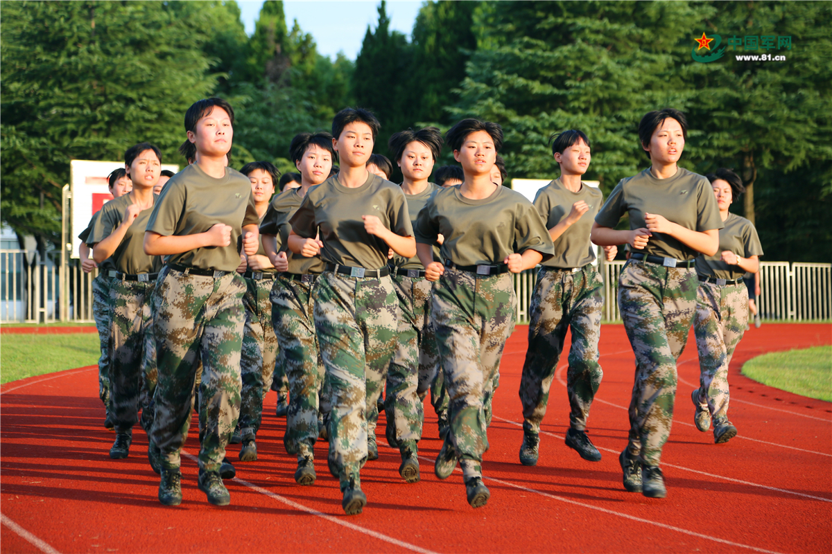 这些新训女兵在军营过得怎么样一起去看看组图