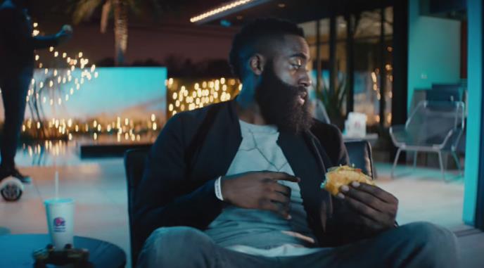 NBA球星观战超级碗:KD成摄影师 阿伦炫富