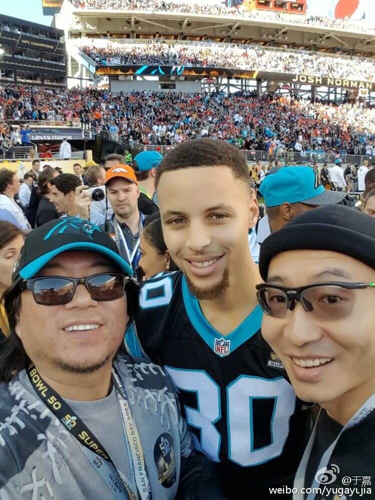 NBA球星观战超级碗:KD成摄影师 阿伦炫富