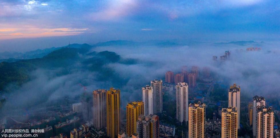 重慶大足城區現平流雲美景