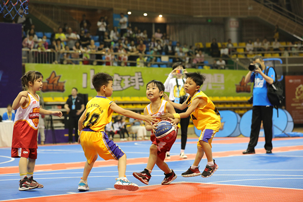 宜宾南溪：幼儿篮球赛 精彩“萌”翻天_fororder_前后夹击