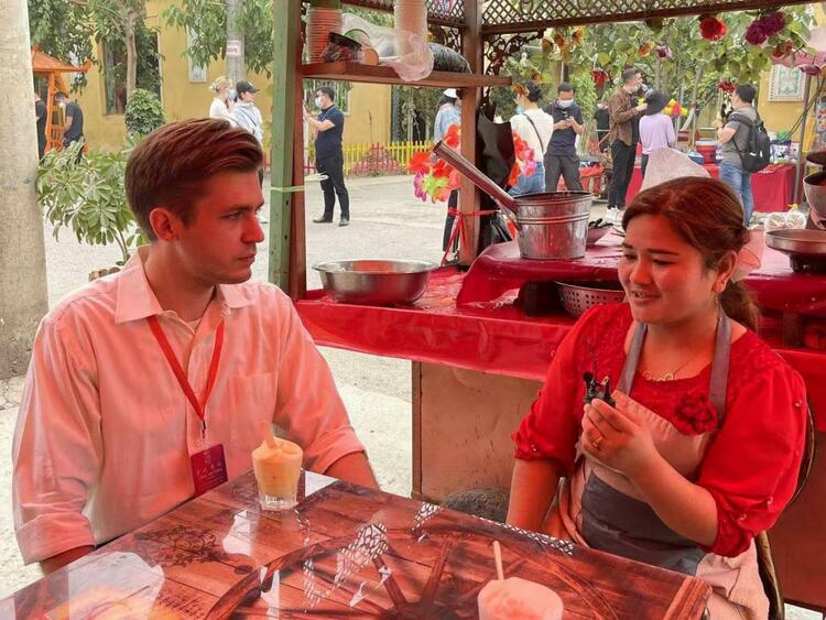 ซินเจียงในสายตาผู้สื่อข่าวชาวต่างชาติ_fororder_美国