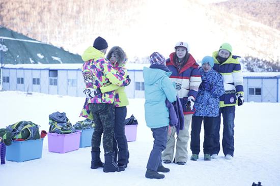 《冰雪奇跡》開播 鐘麗緹張倫碩頻秀恩愛