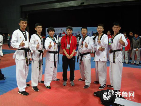 潍坊大学生在跆拳道锦标赛中摘2金_fororder_fbd89db53232dee69ea4c8d674a7b9ed_iqilu_meitu_5