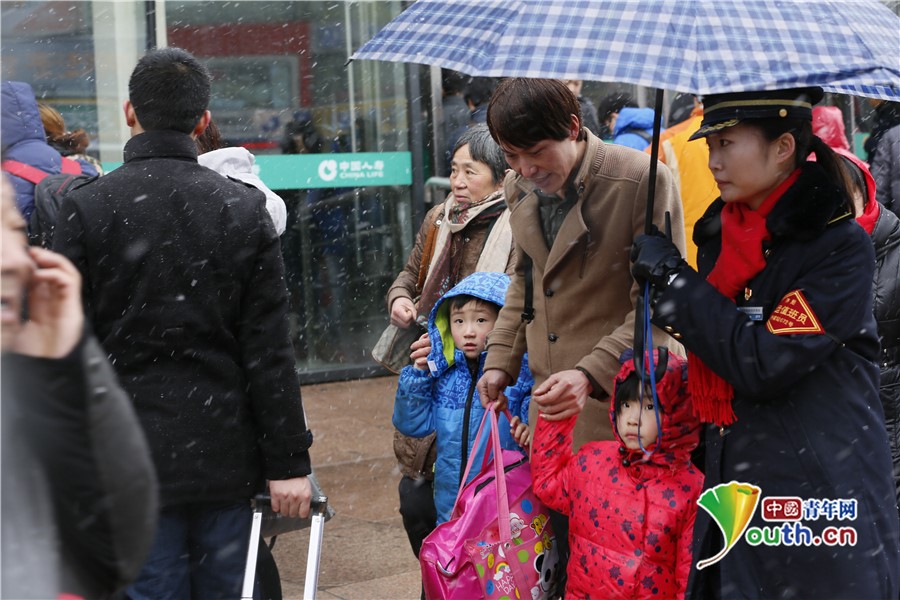 春运返程高峰多地大雪 济南火车站推出多项便民服务