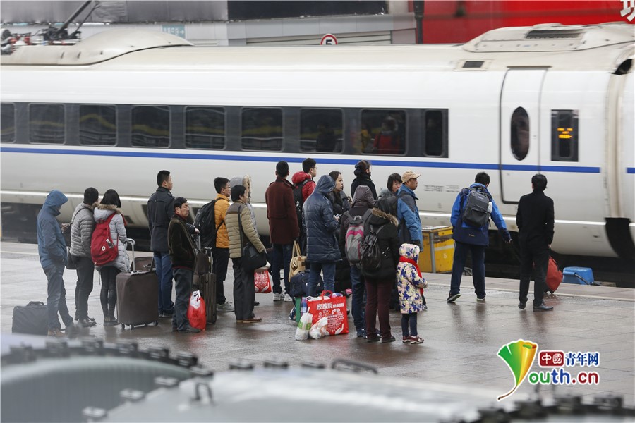 春运返程高峰多地大雪 济南火车站推出多项便民服务