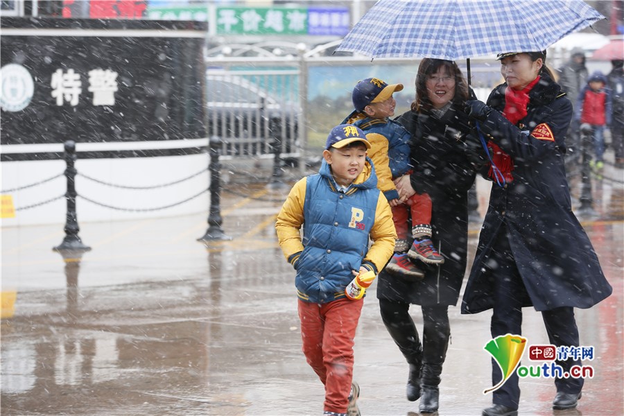 春運返程高峰多地大雪 濟南火車站推出多項便民服務