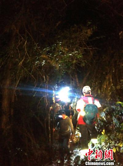 四名驢友夜困浙江仙居深山 救援隊徹夜成功搜救