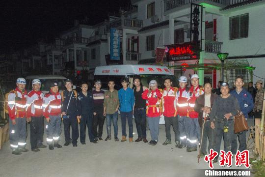 四名驢友夜困浙江仙居深山 救援隊徹夜成功搜救