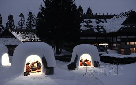 日本秋田县横手市“雪洞节”打造浪漫世界