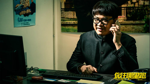 王子文穿着清凉练瑜伽打卡 高难度姿势体态超柔软