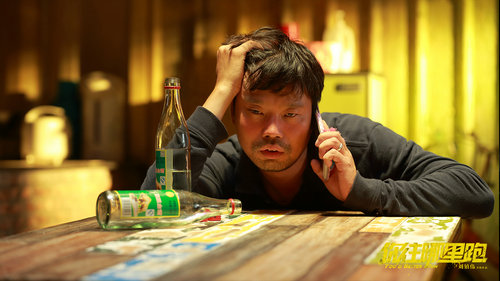 王子文穿着清凉练瑜伽打卡 高难度姿势体态超柔软