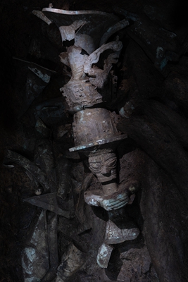 三星堆出土国宝级文物——铜顶尊跪坐人像_fororder_1