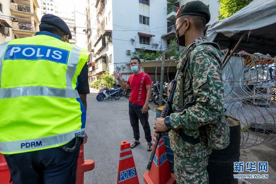 点击图片进入下一页  上一页下一页   5月28日,警察和士兵在马来西亚