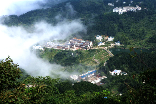 Mt. Turtle Scenic Spot in Hubei Macheng provided half-price tickets during China Tourism Day