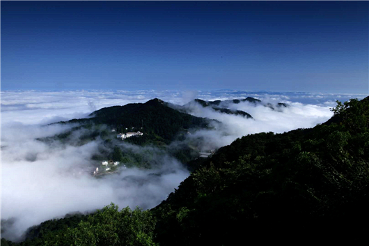 Mt. Turtle Scenic Spot in Hubei Macheng provided half-price tickets during China Tourism Day