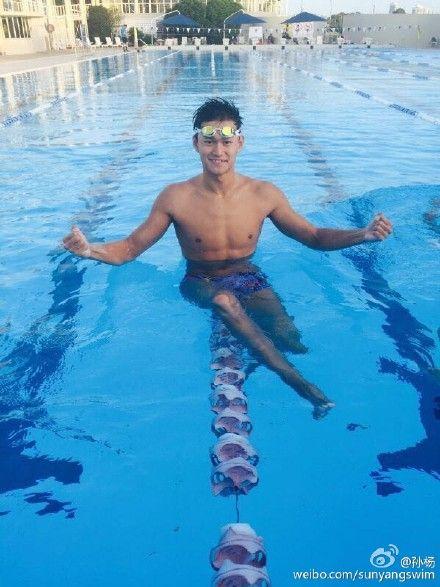 孙杨晒澳洲训练照比黑 挥汗如雨秒变大黑杨